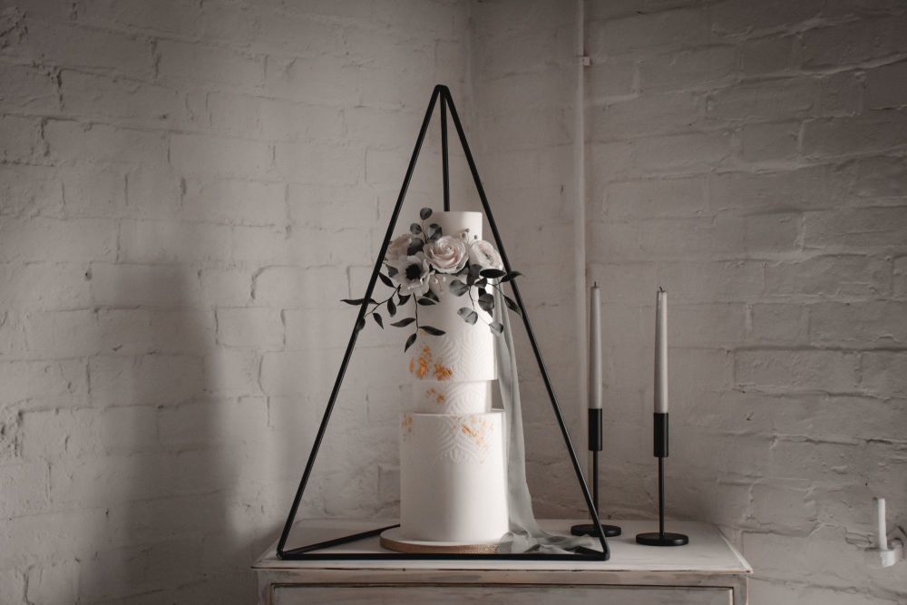 Triangle cake stand