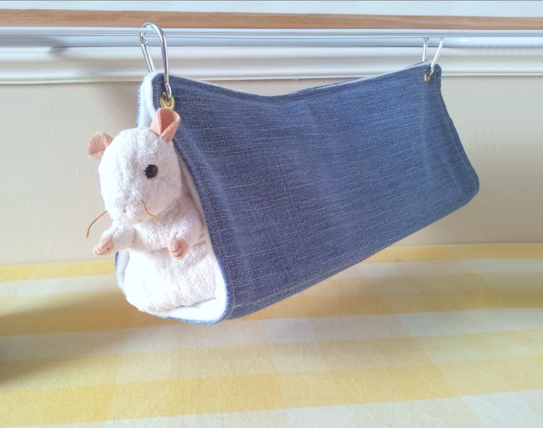 Medium Blue and White Hanging Tunnel