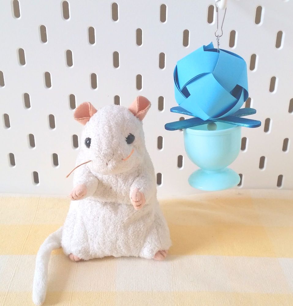 Blue Hanging Egg Cup Forager