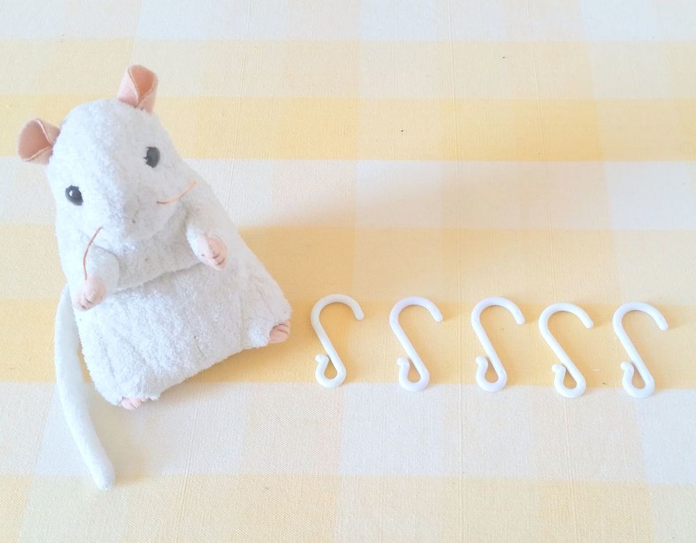 Set of 5 plastic hanging hooks - 45mm