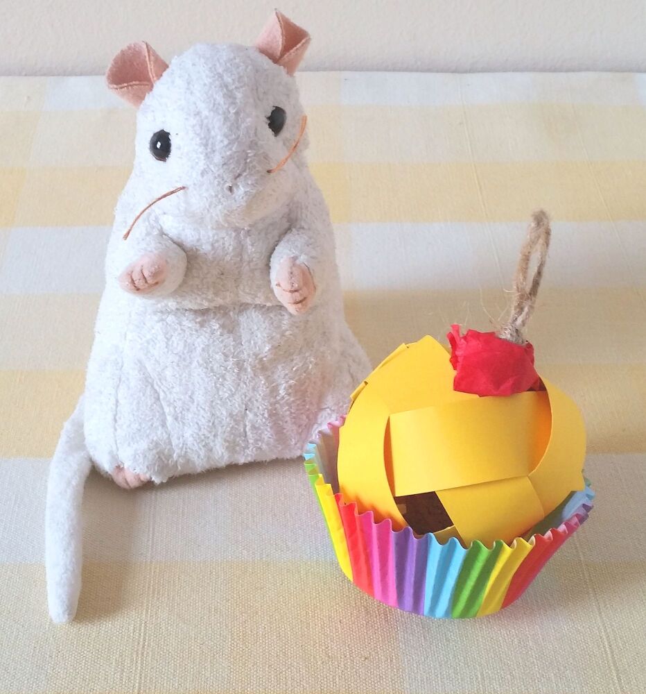 Nibble and Gnaw Pineapple and Barley Treat Ring Cupcake Shredder