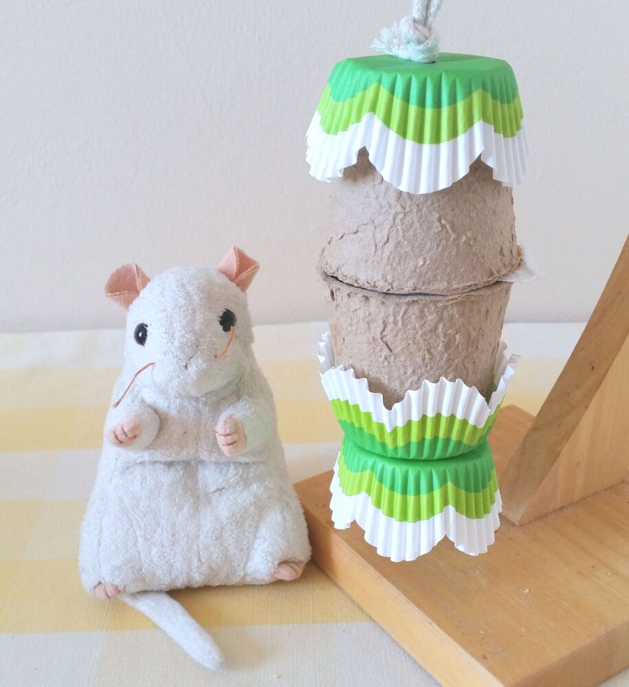 Nibble and Gnaw Stuffed Pot Apple Treat Shredder