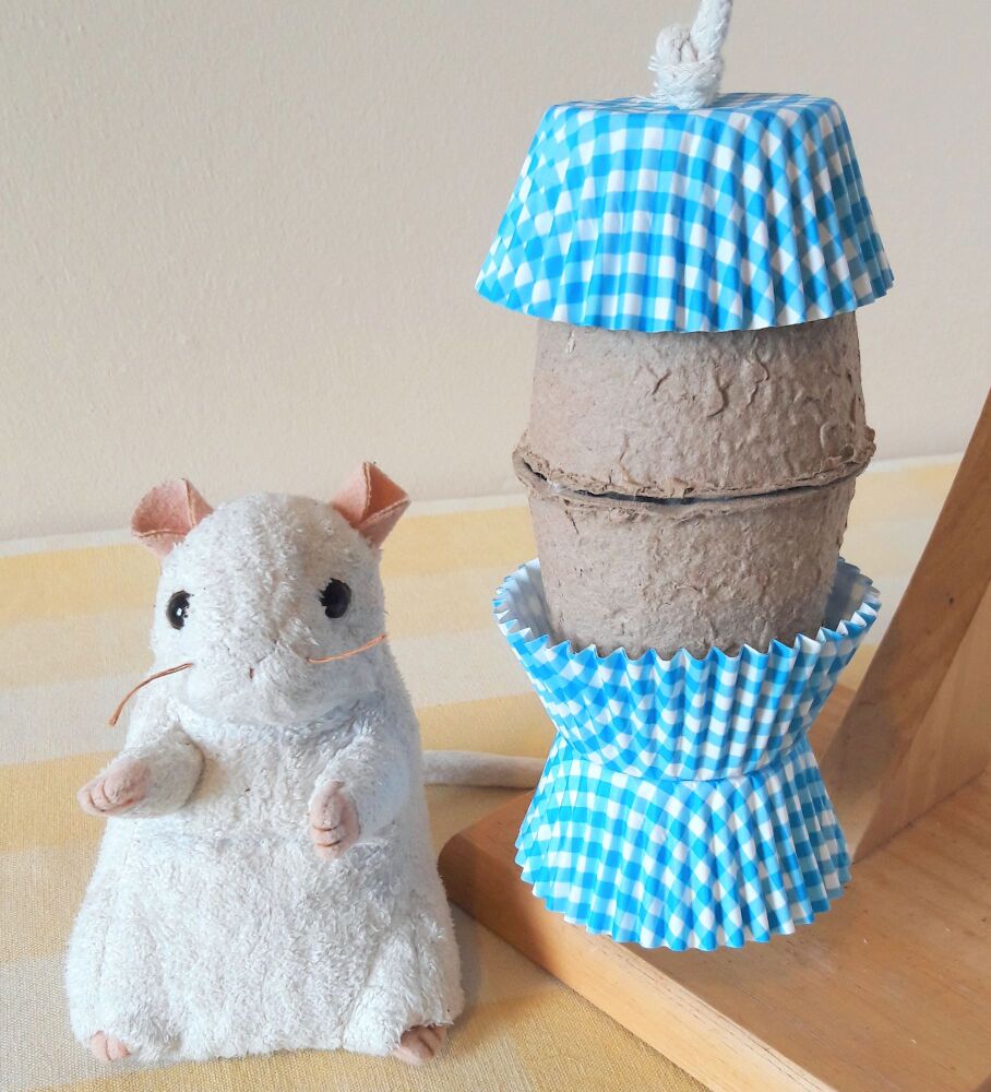 Nibble and Gnaw Stuffed Pot Honey Biscuit Treat Shredder