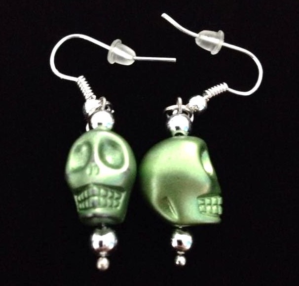 *No.812 Metallic Green Skull Earrings