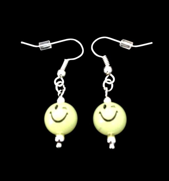 *No.254 Winking Emoji Earrings