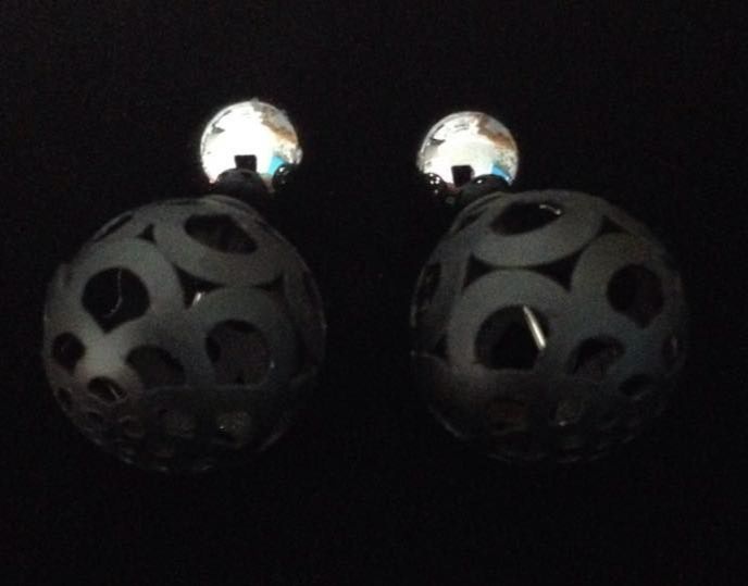 *No.508 Black Filigree Double Sided Bead Stud Earrings