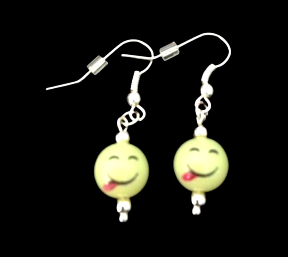 *No.347 Tongue Hanging Out Emoji Earrings