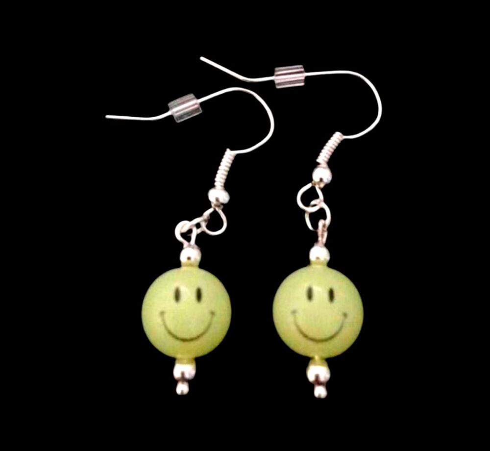 *No.351 Smiley Face Emoji Earrings