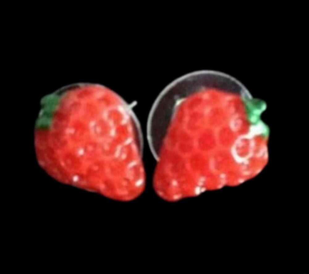 *No.605 Mini Strawberry Stud Earrings