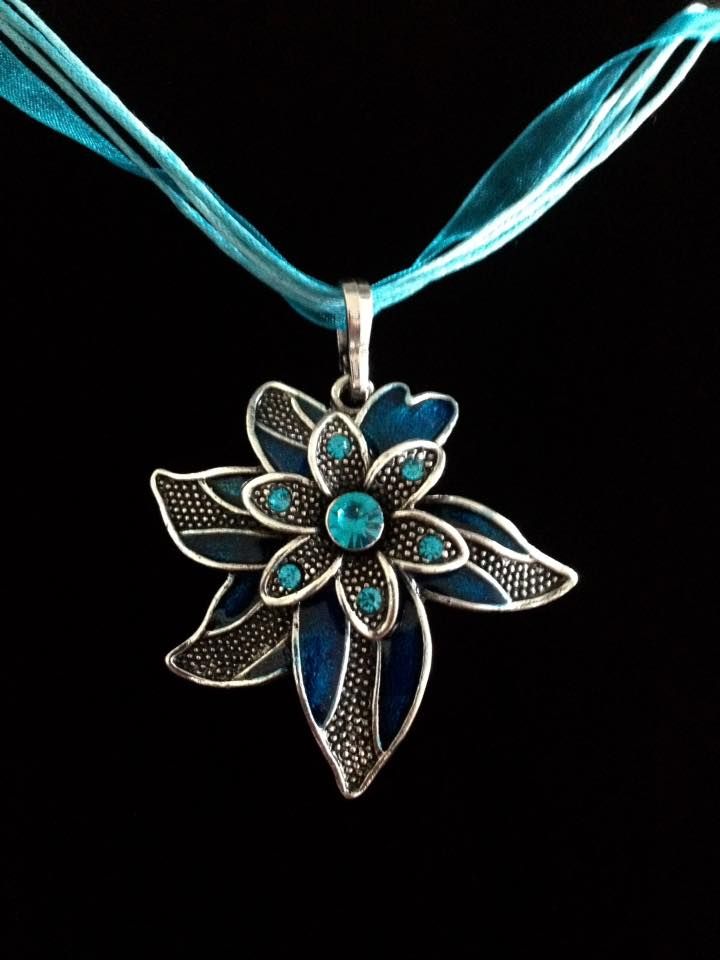No.13 Blue Flower Necklace