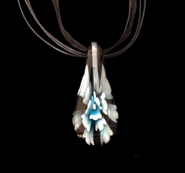 No.138 Black and Blue Glass Flower Pendent Necklace