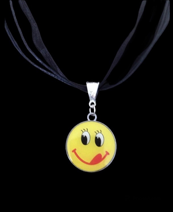No.189 Tongue Hanging Out Emoji Charm Necklace