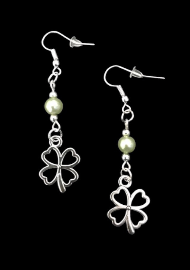 *No.290 Light Green Bead and Clover Leaf Earrings