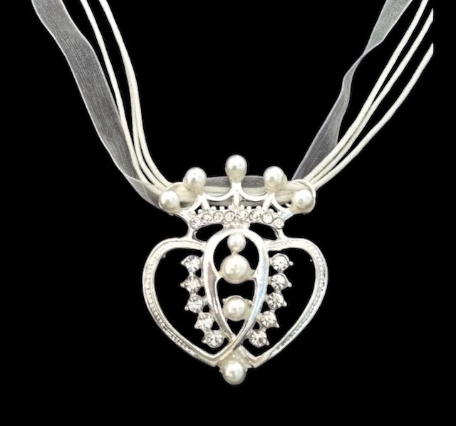 No.76 White Crown Necklace