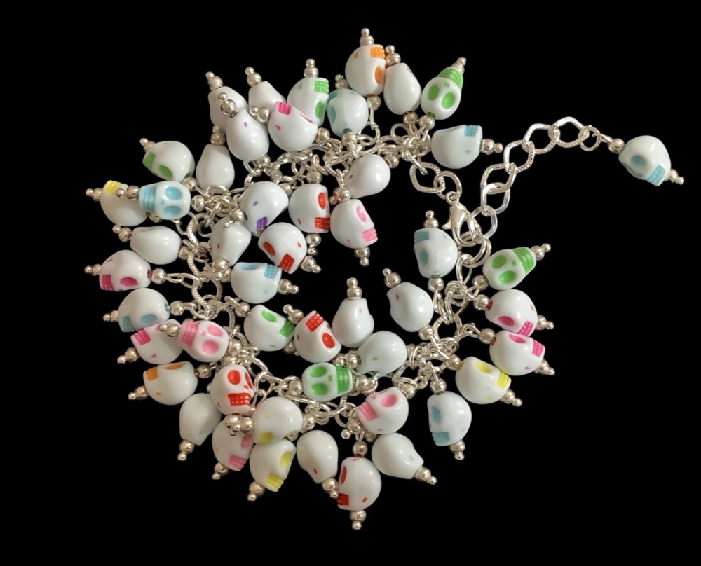 *Multicoloured Small Skull Bead Charm Bracelet