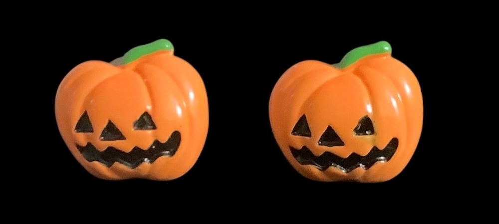 *No.890 Pumpkin Stud Earrings