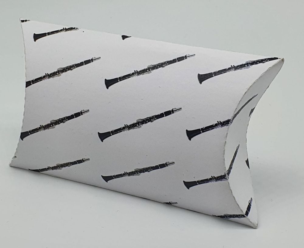 Pillow Box Favour Box - Clarinets ~ White