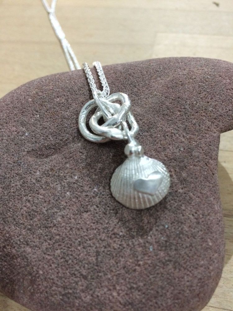 Cockle Shell & Starfish Ring Pendant Necklace