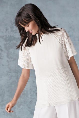 Pleat lace sleeve top