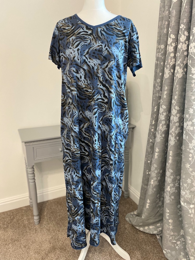 Animal Print Midi Length T-shirt dress with pockets