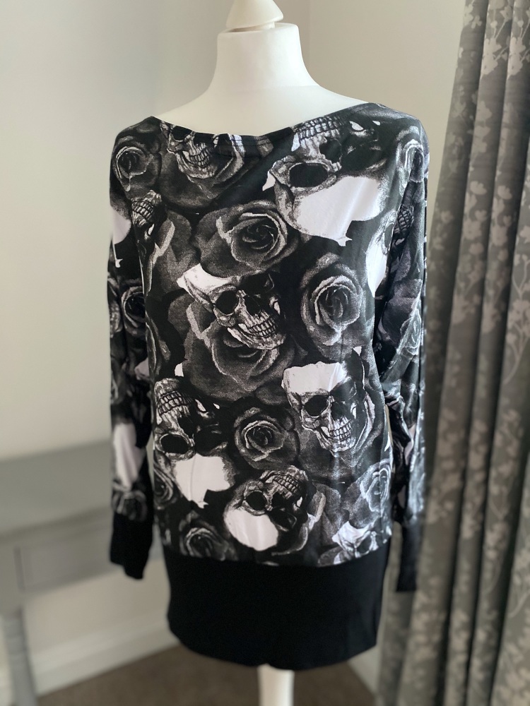 Skull & Rose Batwing Curve Top