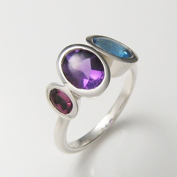 Oval 3-stone Ring