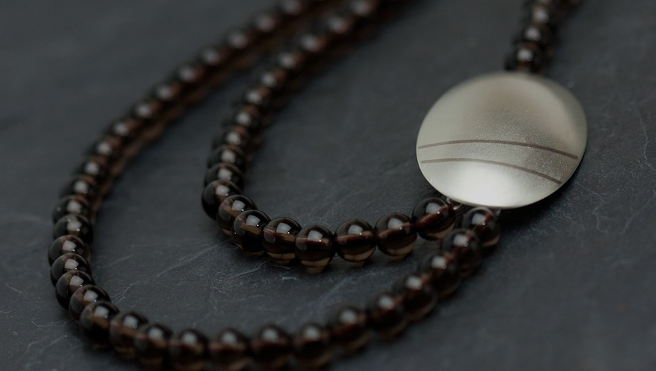 oval_pendant_SQ_beads.jpg