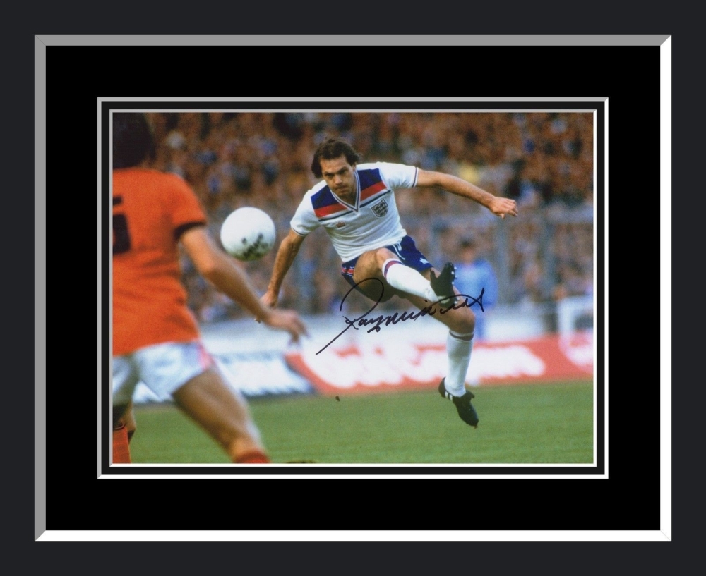  Ray Wilkins England Signed And Framed Football Photograph