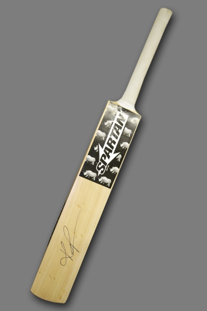  Kevin Pietersen Signed Full Size Spartan Cricket Bat