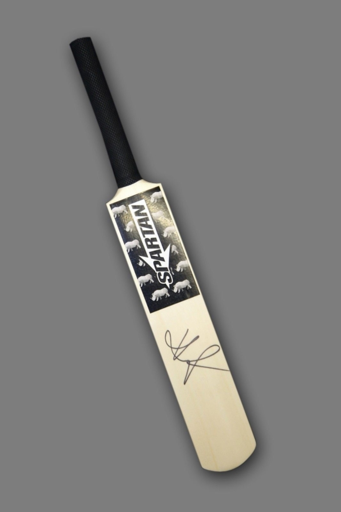  Kevin Pietersen Signed Mini Cricket Bat