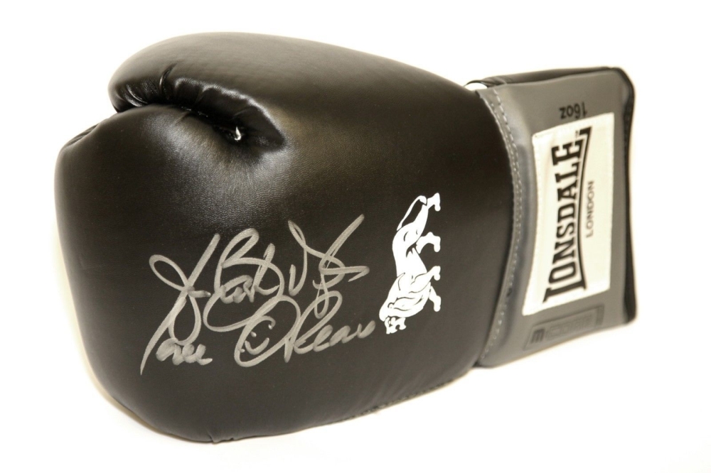 Carl Froch Signed Black Lonsdale Boxing Glove In An Acrylic Case 
