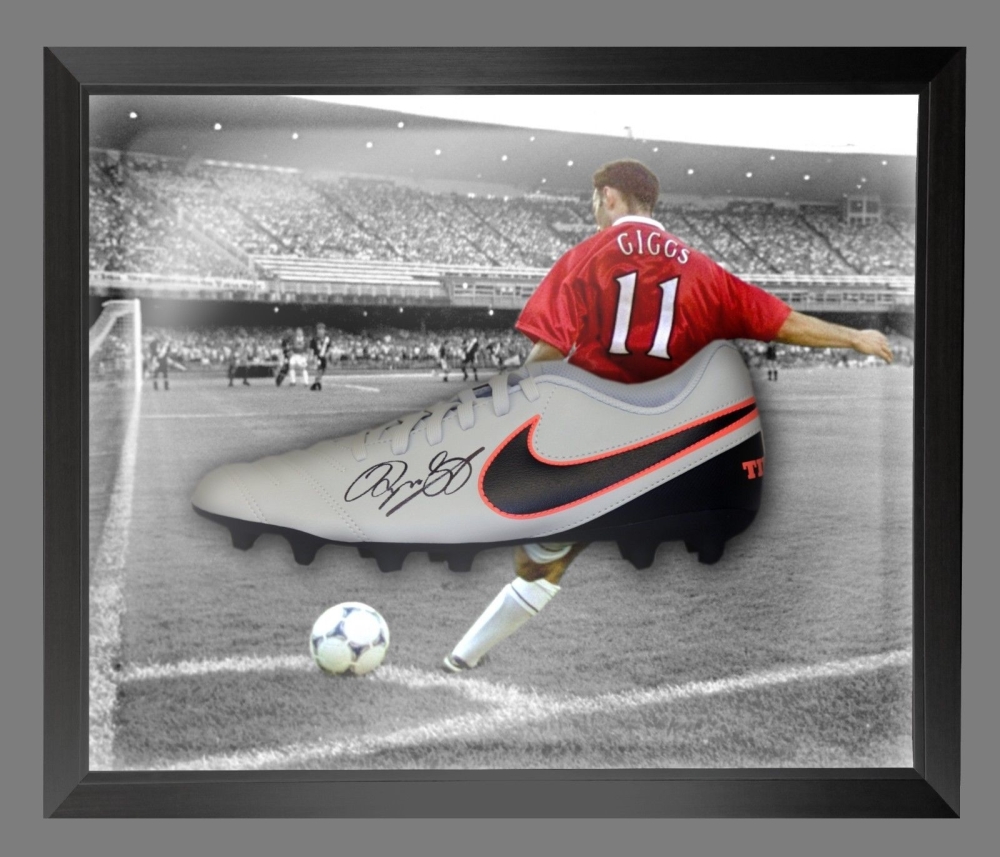 Ryan Giggs Signed Nike Football Boot in an Acrylic Dome ...