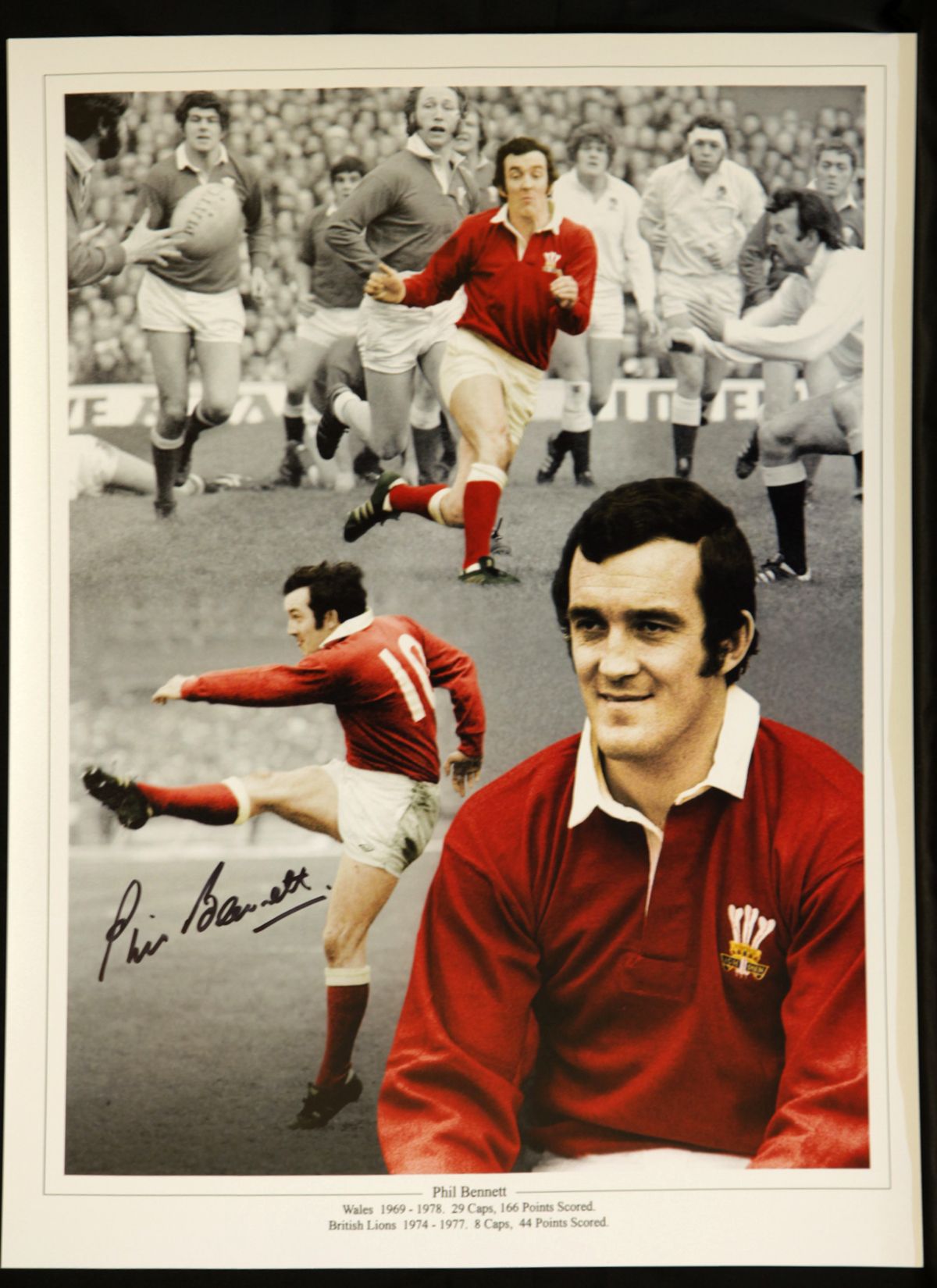 Phil Bennett Signed wales Rugby 12x16 photograph : A