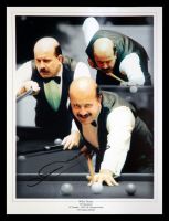 Willie Thorne signed  Snooker 12x16 photograph