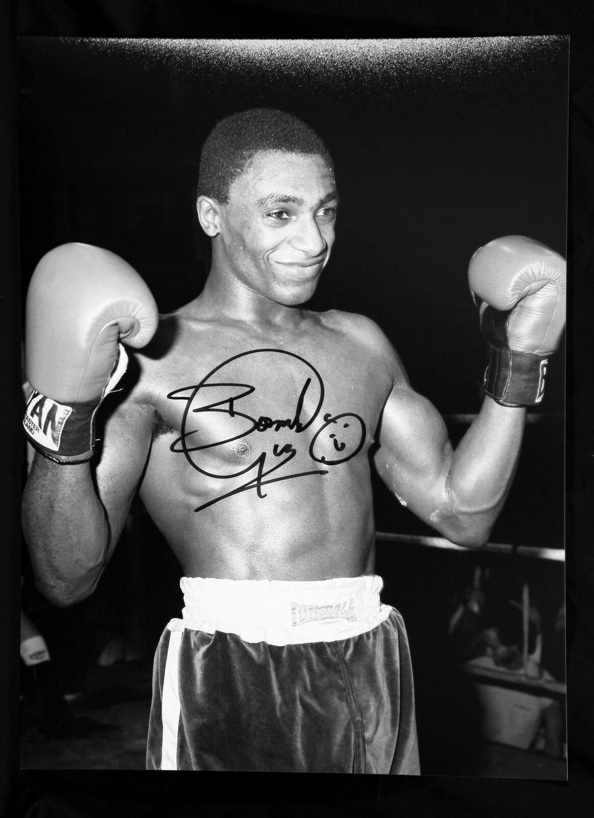 Herol Bomber Graham Signed 12x16 Boxing Photograph : D