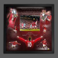   Wayne Rooney Signed  Manchester United Football Photograph In A Framed Picture Mount  Presentation