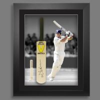  Michael Vaughan Signed Cricket Mini Bat In A  Framed Presentation : A 