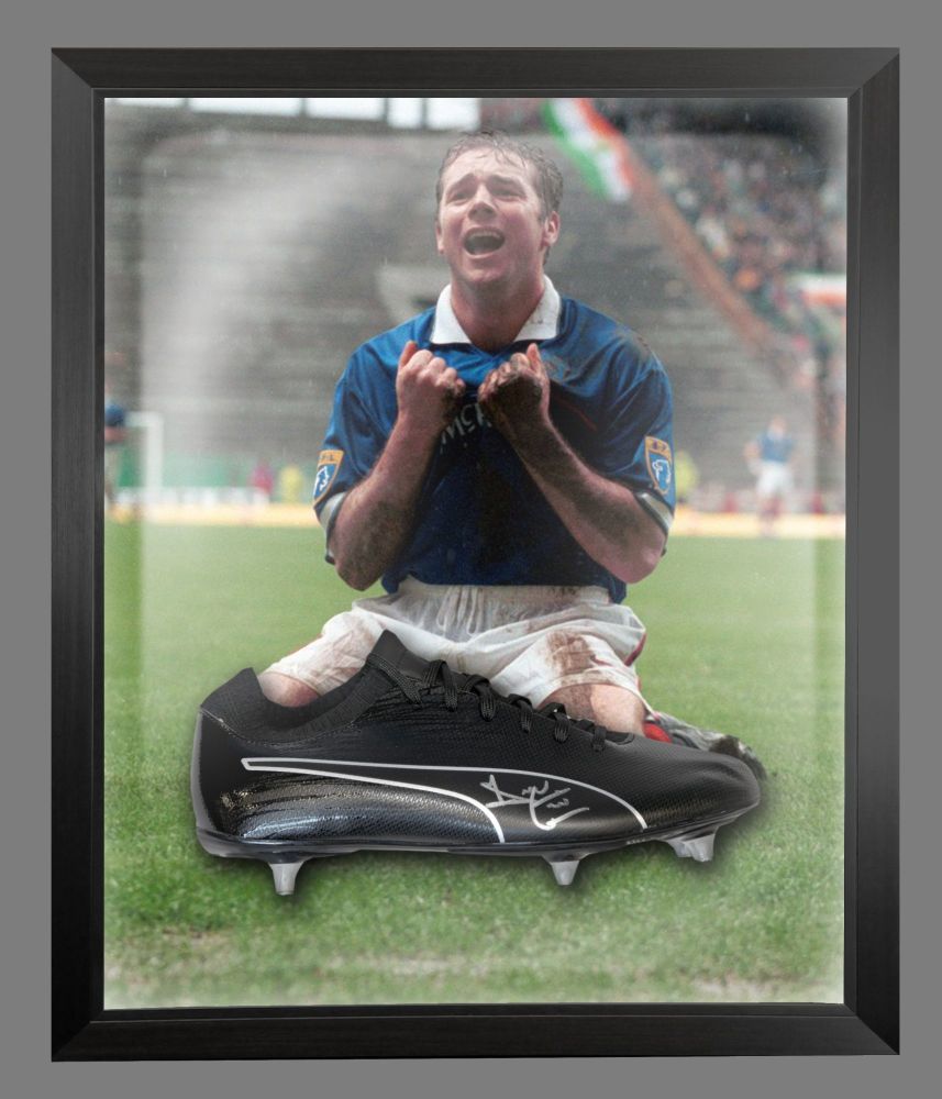 Ally Mccoist Rangers Signed Football Boots In An Acrylic Dome Frame : A