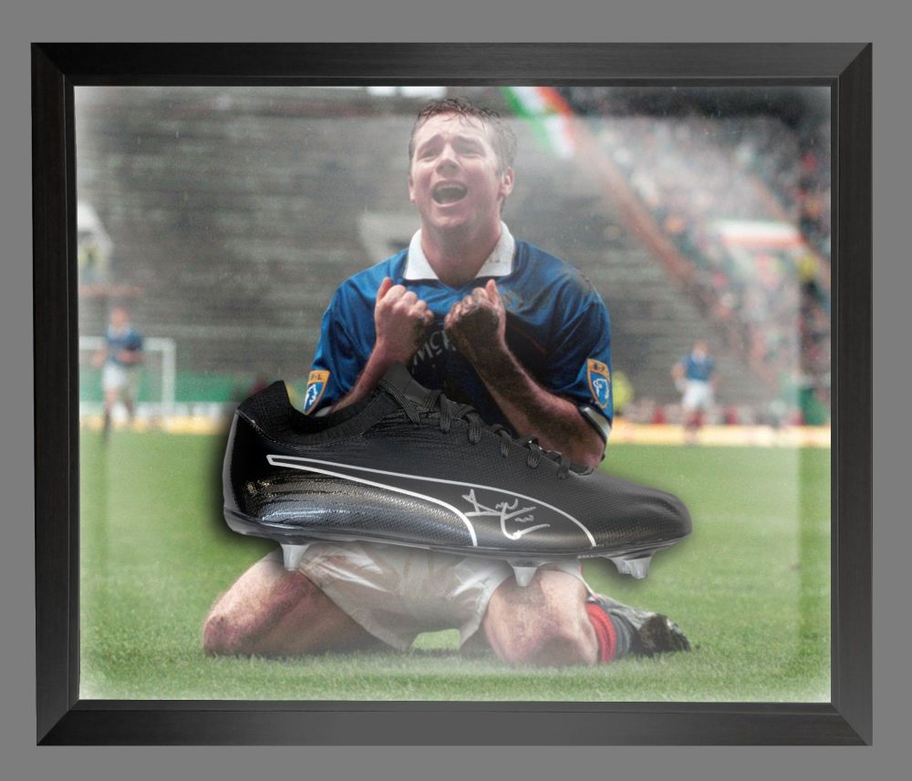 Ally Mccoist Rangers Signed Football Boots In An Acrylic Dome Frame : B