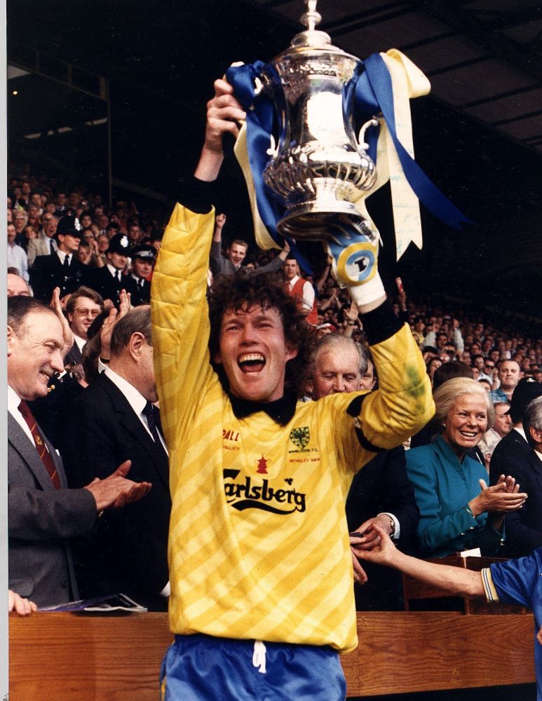 Dave Beasant 10x8 signed photograph : A: Pre Order