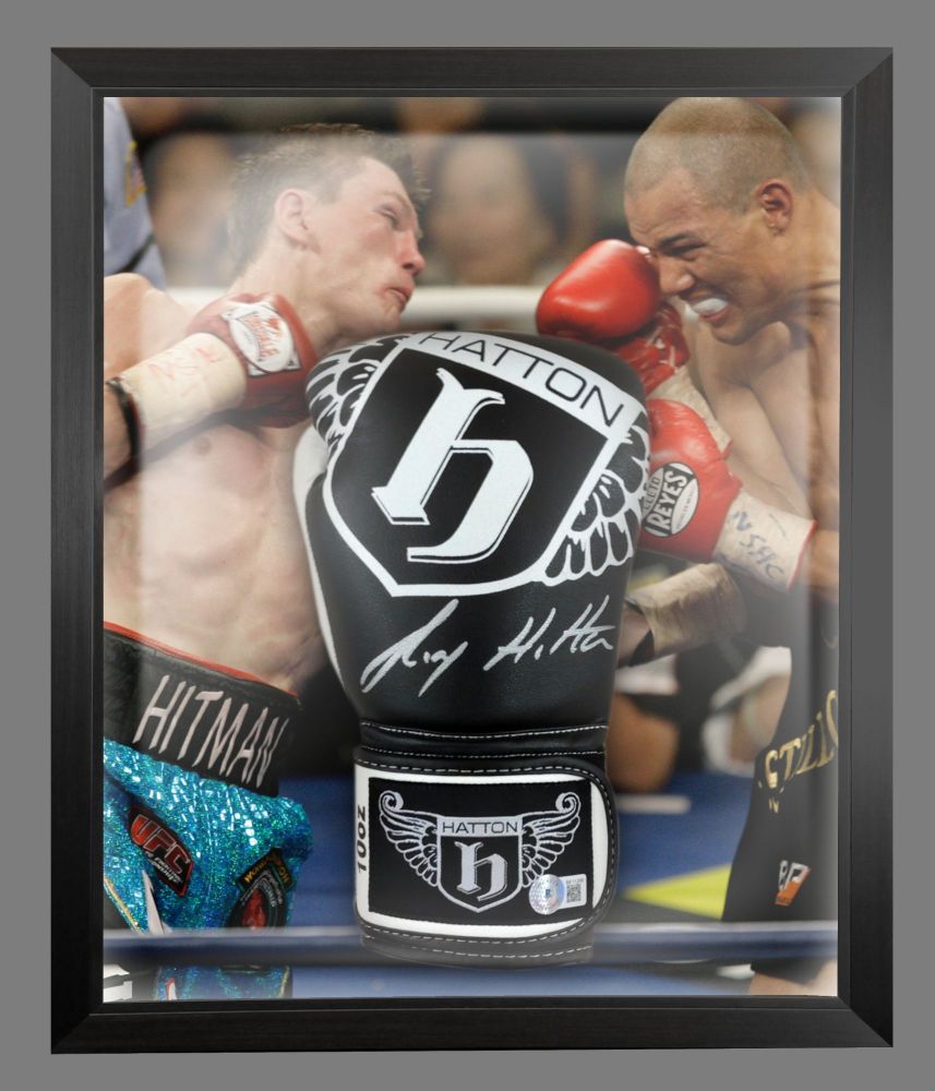    Ricky Hatton Signed Black Custom Made Boxing Glove In A Dome Frame. Beck