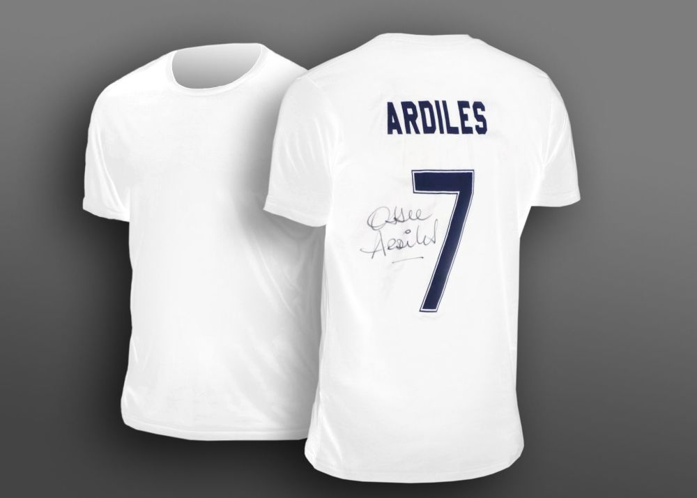 Ossie Ardiles Hand Signed White No 7 Player T-Shirt.