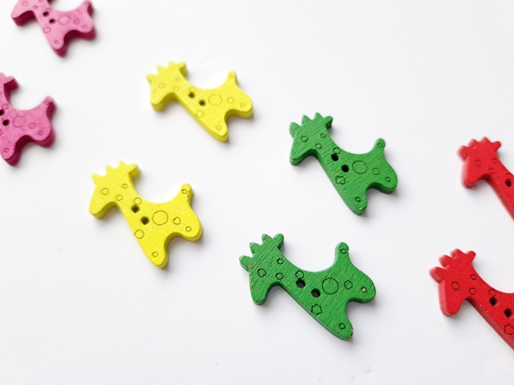 Pack of 10 Giraffe Buttons
