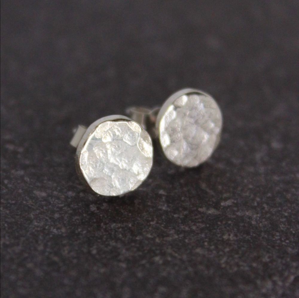 Hammered Silver Circle Stud (8mm)
