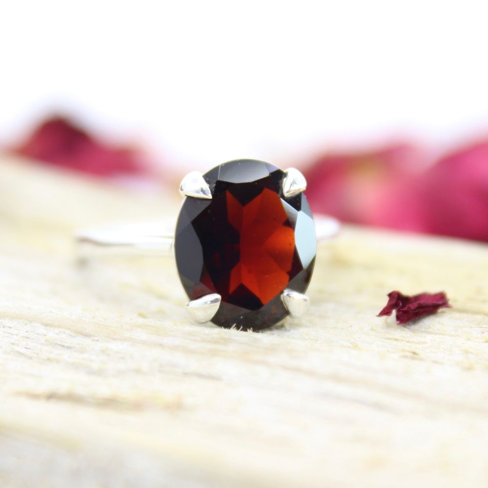 Garnet Thai (12 x 10mm) Oval Faceted Stone Ring - size N