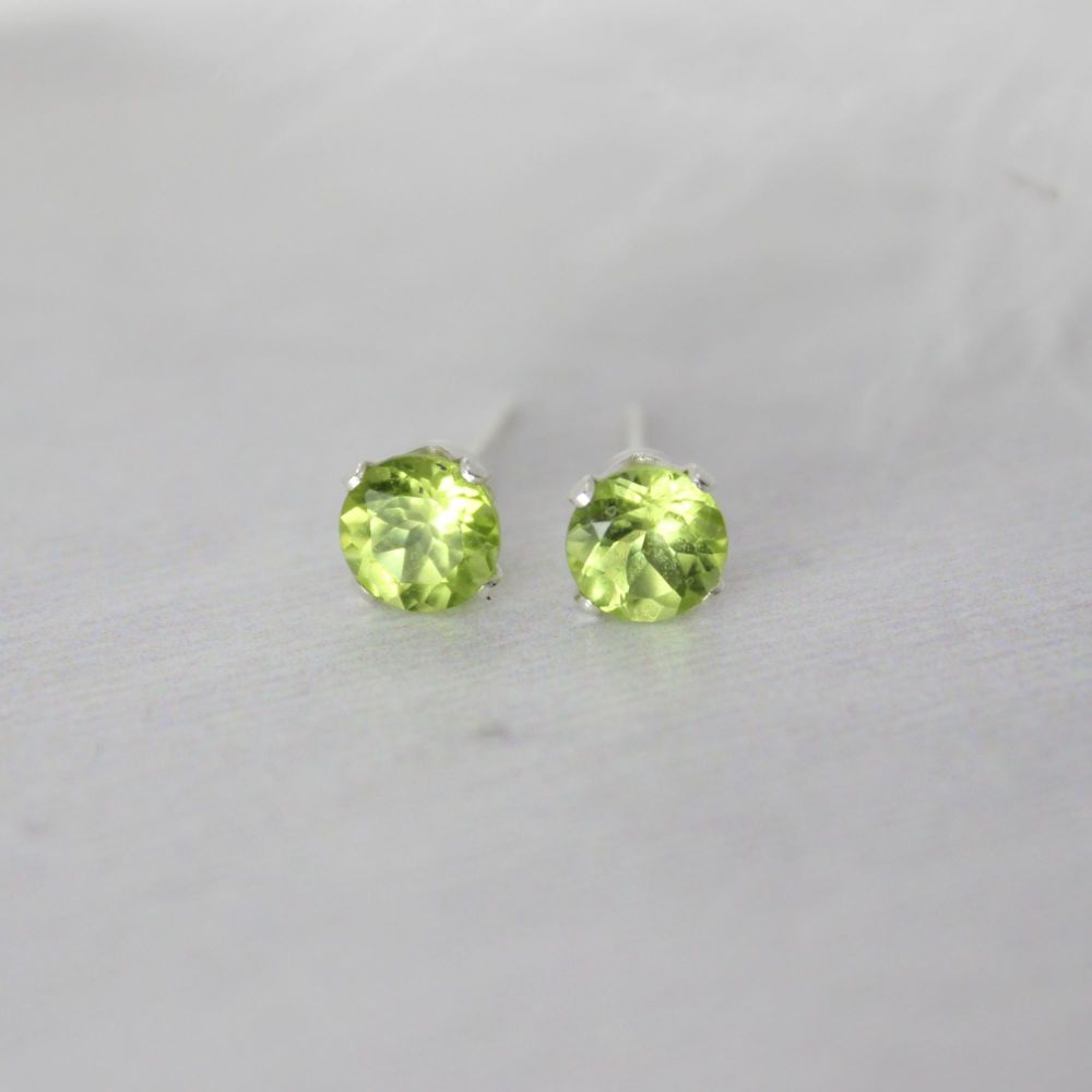Peridot Studs (5mm)