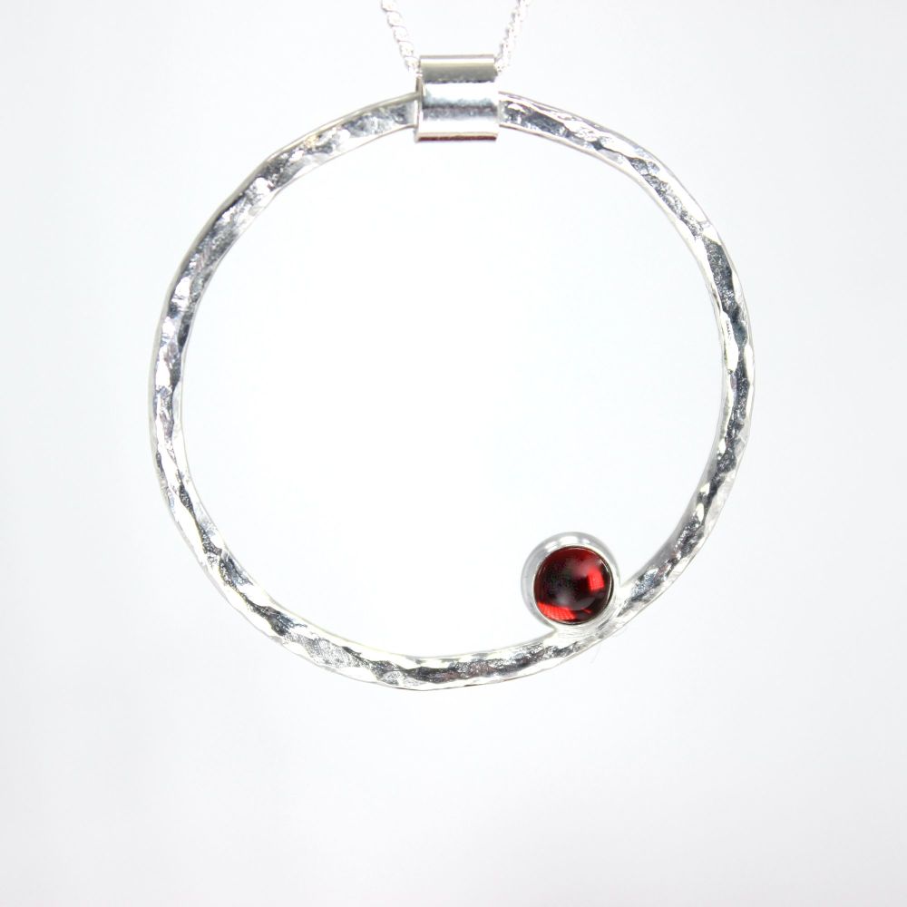 Hammered Circle Necklace (thin) with Garnet