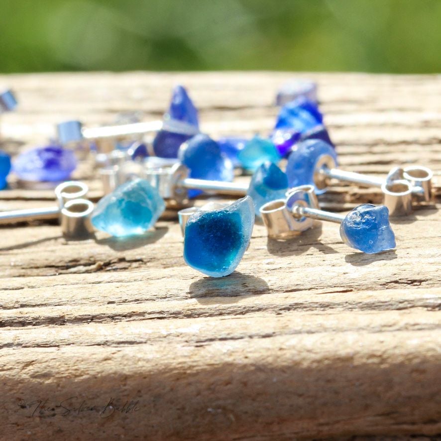 Singly Sea Glass Chip Stud Earrings - blue