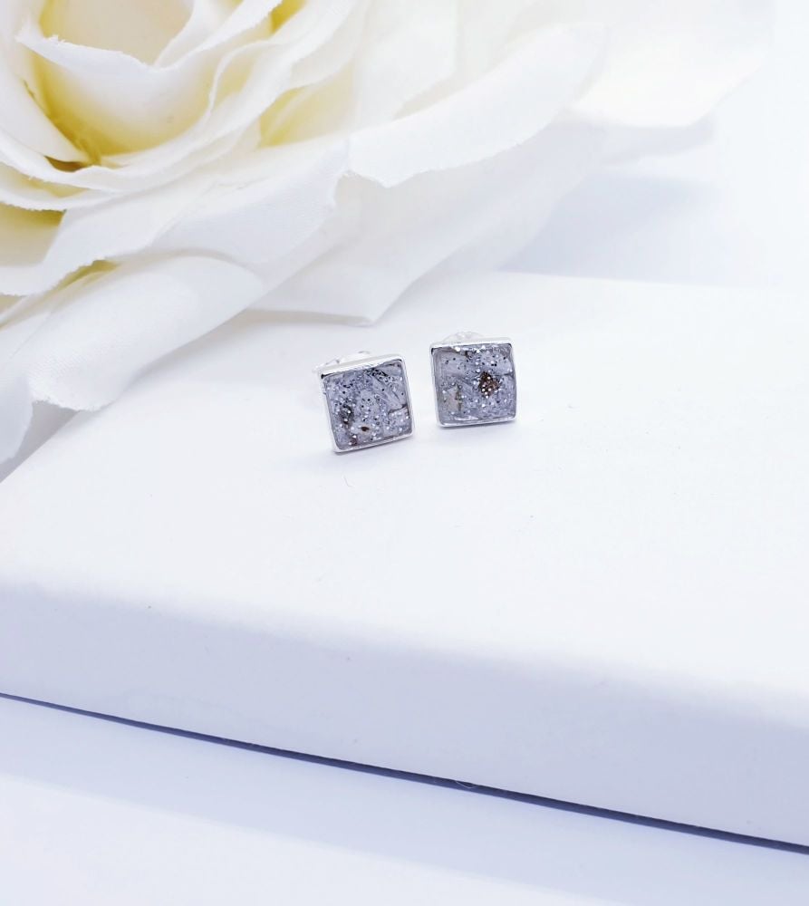 Square stud earrings