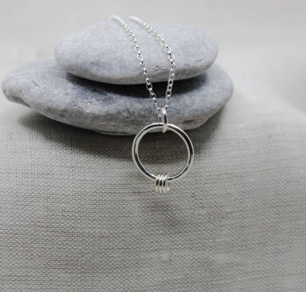 Sterling silver three rings fidget necklace